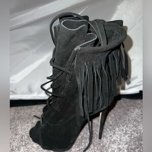 Giuseppe Zanotti size 39.5 pee toe lace up Black Fringe Women's Heels